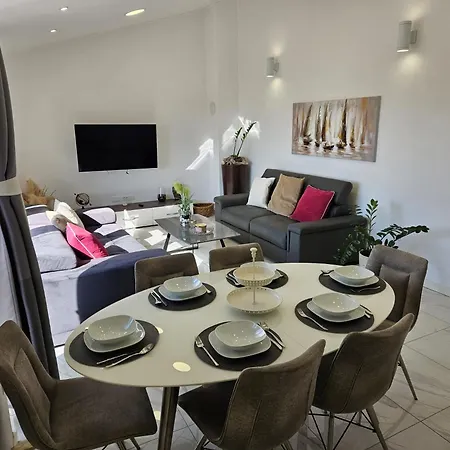 App M Penthouse شقة تْسْغيكفانِتْسا