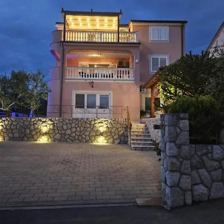 App M Penthouse شقة *